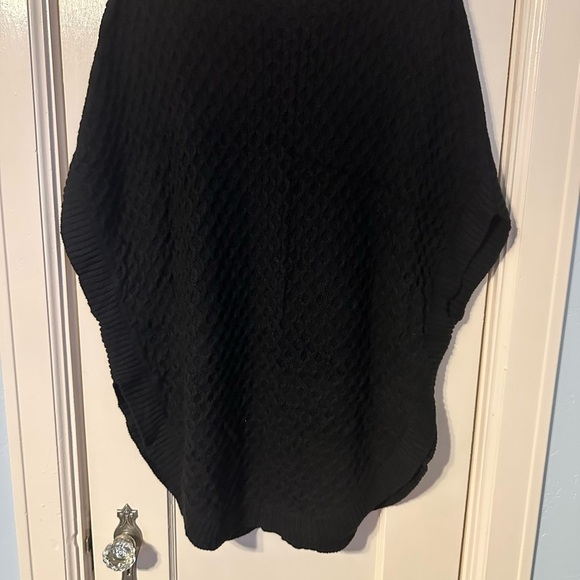 Isaac Mizrahi Live Poncho Black Knit Top Pull Over Knit Size M/L - Picture 4 of 6